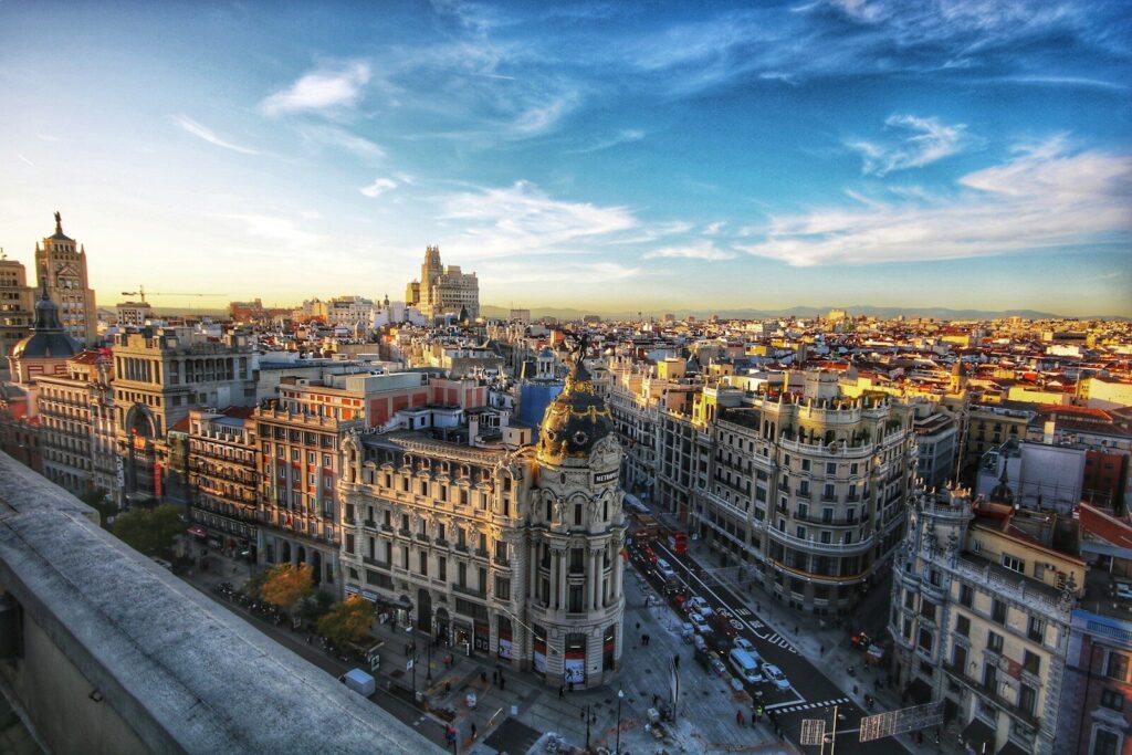 Byen Barcelona i Spanien ved dagslys
