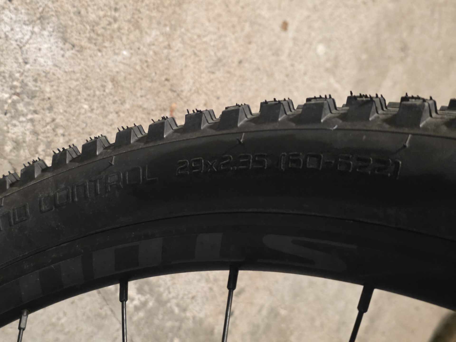 cykeldæk med tal på siden,  for cykelslange på siden